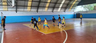 Escola Municipal Leocádio José Correia desenvolveu o projeto de socialização através de prática esportiva